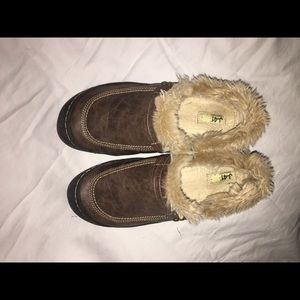 Ladies J-41 slip on shoes